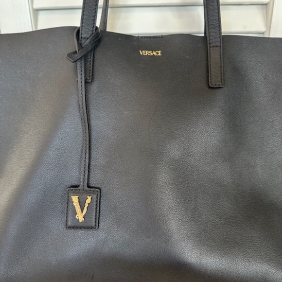 NWOT WOMEN'S VERSACE TOTE SHOULDER BAG WITH ADDITIONAL ATTACHED VERSACE  PURSE - Picture 4 of 16